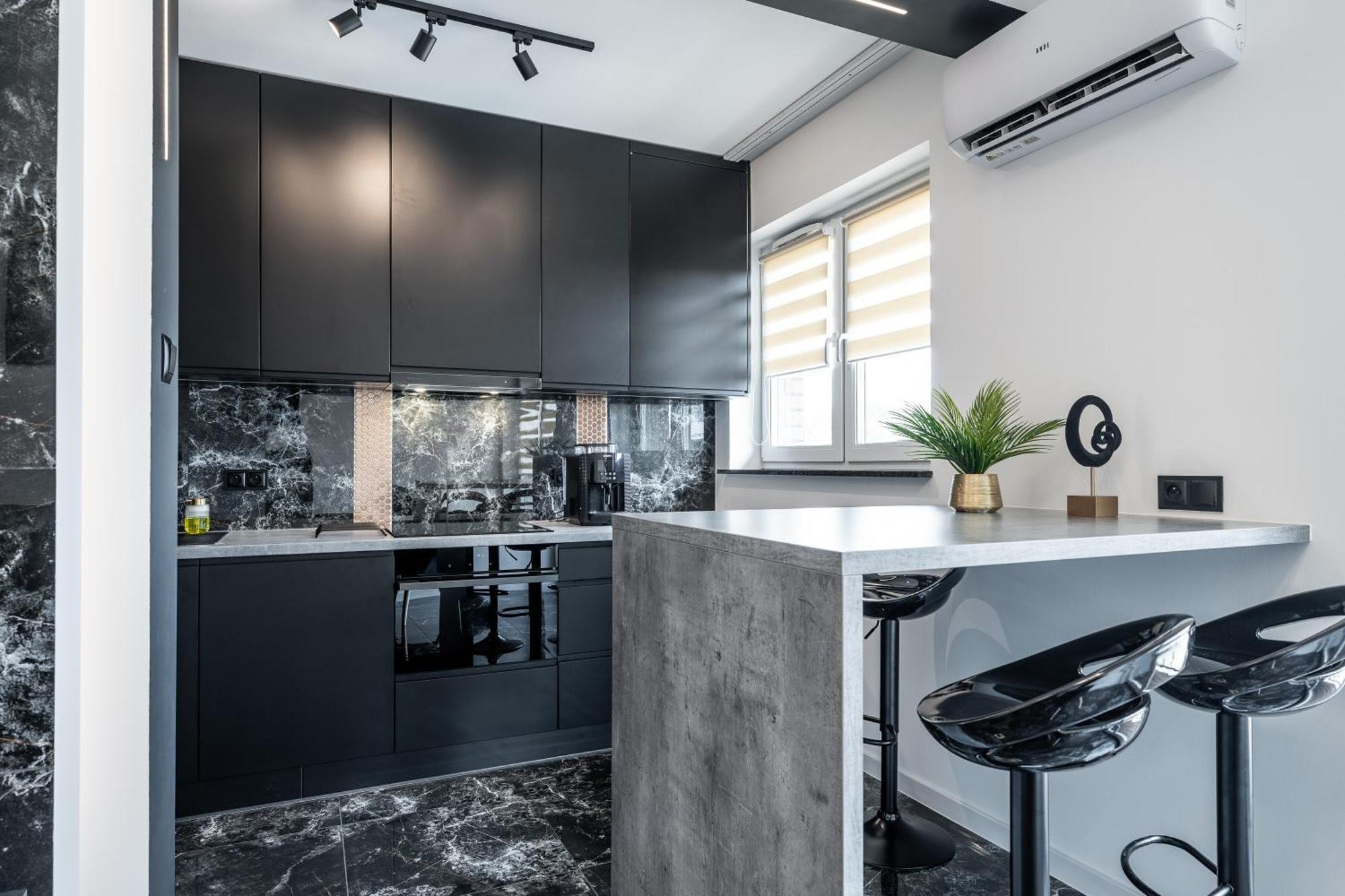 Black Luxury Apartment *